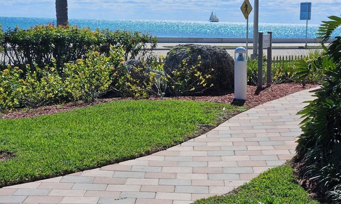 Key West Resort | Charming 2-bedroom resort with WiFi, fitness room in phenomenal Key West.