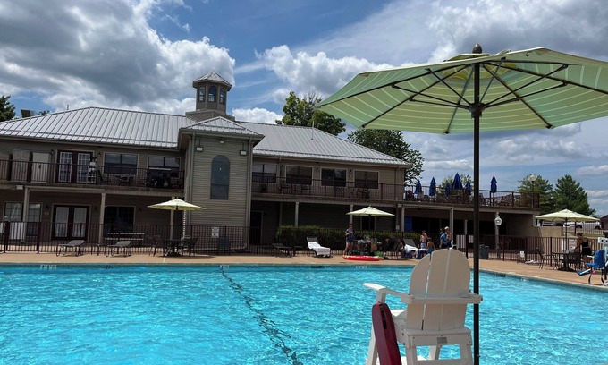 De Soto Resort | Charming 2-bedroom resort with AC, fitness room in pleasant De Soto