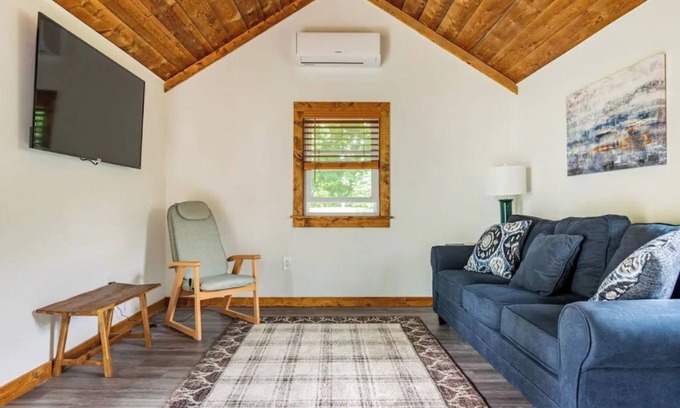 Woburn House | Charming 2 bedroom Townhome w/private office suite