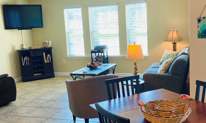 Gulf Shores Condo | Charming 2-bedroom Condo with Fitness room, Hot Tub, Pool in Gulf Shores