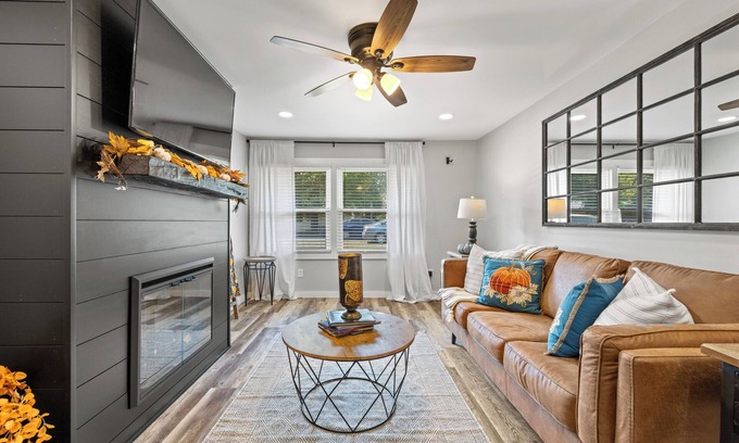 Madisonville House | Charming 2-bedroom house with Great kitchen space in Madisonville.