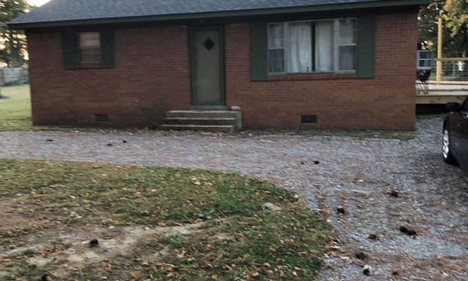 Hornbeak Cottage | Charming 2-bedroom waterfront cottage on Reelfoot Lake in Samburg, TN