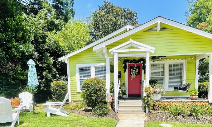 Laurel Cottage | Charming 2 BR and 2 full bath Cottage is located in Historic Downtown Laurel.
