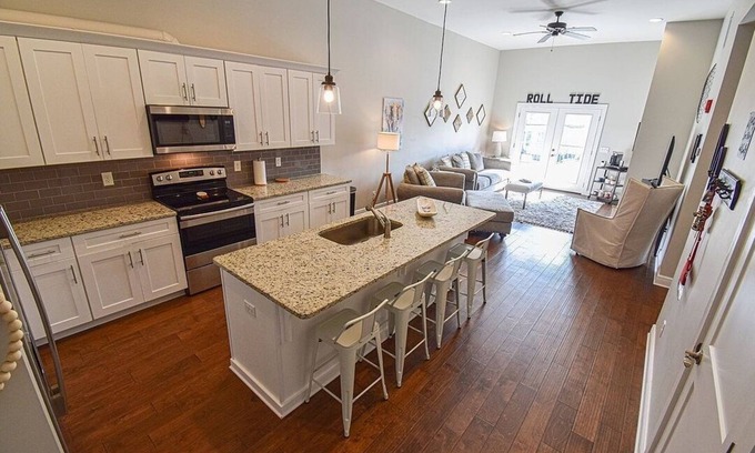 Tuscaloosa Condo | Charming 2BR/2BA condo in Downtown Tuscaloosa with gated parking.