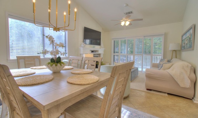 Arcadian Shores Condo | Charming 2BR 2BA Condo - Richmond Park at Kingston Plantation - Private Balcony, Pools