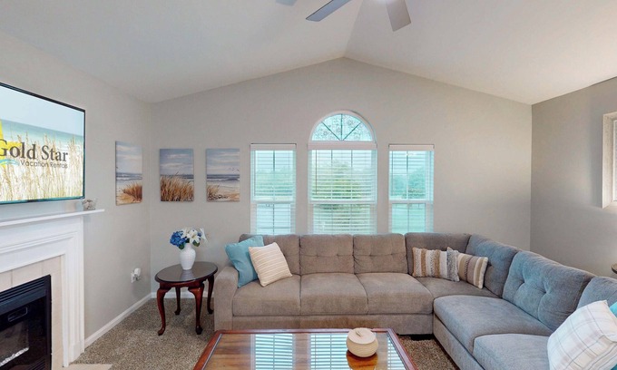 Gulf Shores Apartment | Charming 2BR Condo w/Private Balcony in Gulf Shores, Pool, Hot Tub, Near Ball Tournament Field