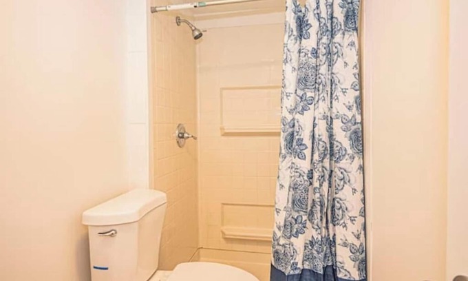 Brookland House | Charming 2BR Hideaway & comfortable Stay in NE DC!