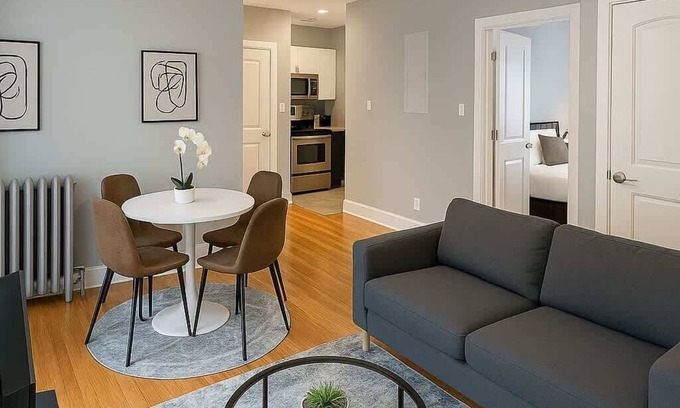 West Lakeview Apartment | Charming 2BR in Vibrant Lakeview