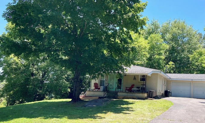 Grand Rivers House | Charming 2BR near Lake Barkley – fully equipped and ready for your stay!