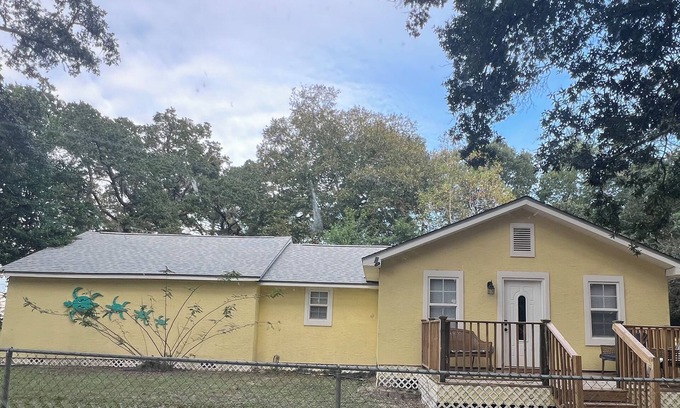 Warrington House | Charming 3 bed 2 bath house WiFi,AC in welcoming West Pensacola, Perdido Key