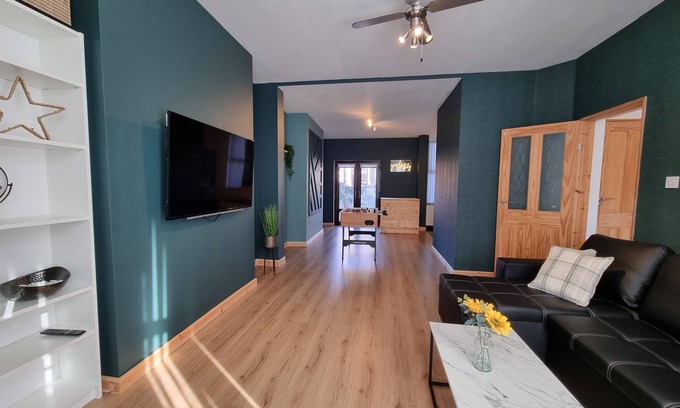 Anfield House | Charming 3-bed house near LFC stadium, only 10 mins drive to city centre!