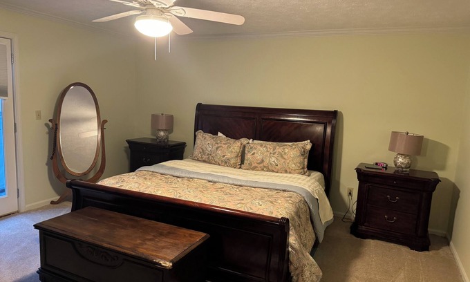 Rome House | Charming 3 bed house nestled in the woods at the base of Mt Alto.