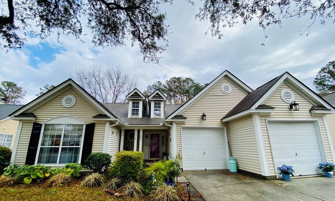 Mount Pleasant House | Charming 3-bedroom house in Mount Pleasant, 10 minutes to beach, 15 to downtown!