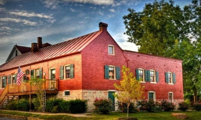 Hermann House | Charming 3 Bedroom 2 Bath Home in Historic Downtown Hermann, Mo.