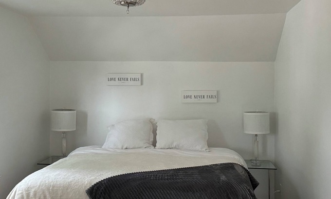 Sheboygan House | Charming 3-bedroom 3 Bathroom house in Sheboygan with AC, WiFi, & Amenities