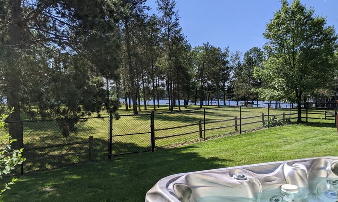 Nekoosa House | Charming 3-bedroom at Lake Camelot