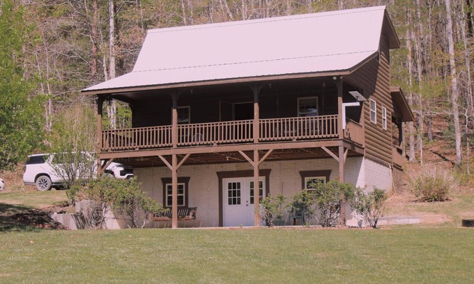Cisco Cabin | Charming 3-bedroom cabin with AC, WiFi in brilliant Cisco Ga.