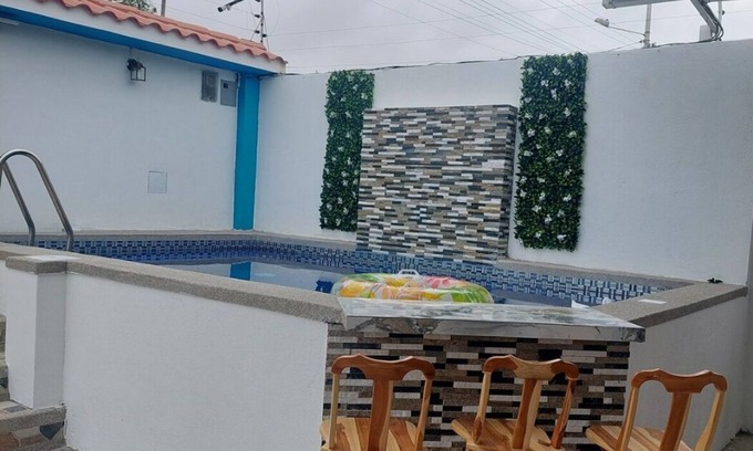 Ballenita House | Charming 3-bedroom house with Pool WiFi, AC in Ballenita near to the beach.