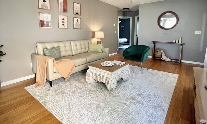 Owensboro House | Charming 3-bedroom house with king bed , pet friendly