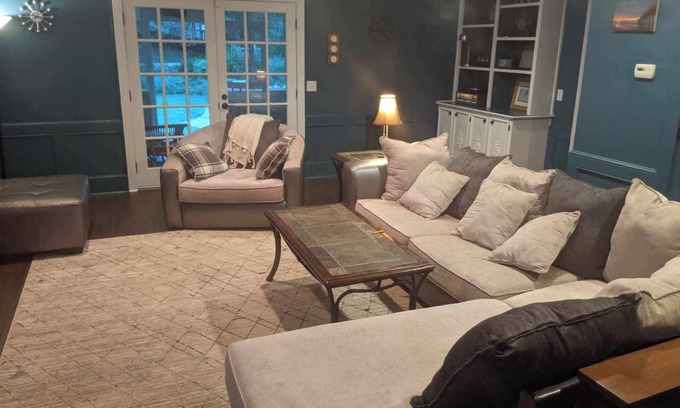 Suwanee House | Charming 3-bedroom house with in ground Pool, in Suwanee