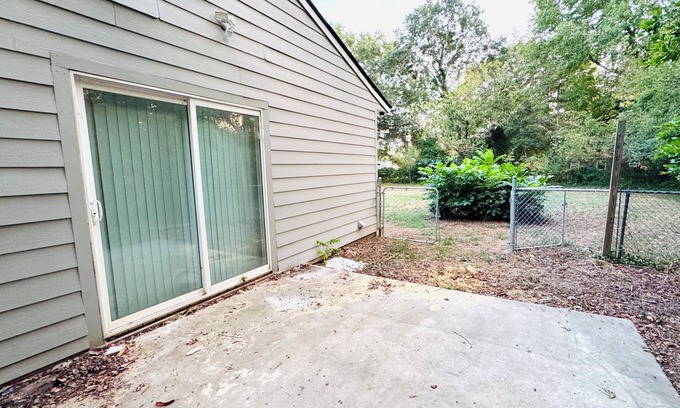 Athens House | Charming 3-bedroom house in Athens. Just a few miles from the Sanford Stadium