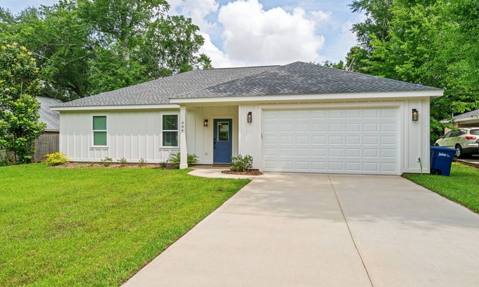 Foley House | Charming 3-bedroom house in brilliant Foley with AC, WiFi