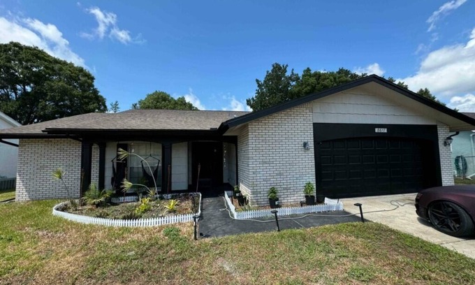 Hudson House | Charming 3-bedroom house 10 minutes from beach access