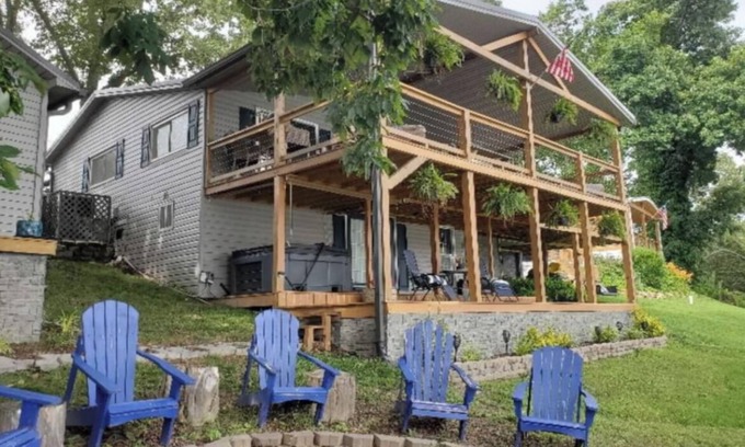 Rutledge House | Charming 3-bedroom Lakehouse . Boat Slip, Pontoon option .3 Golf courses nearby