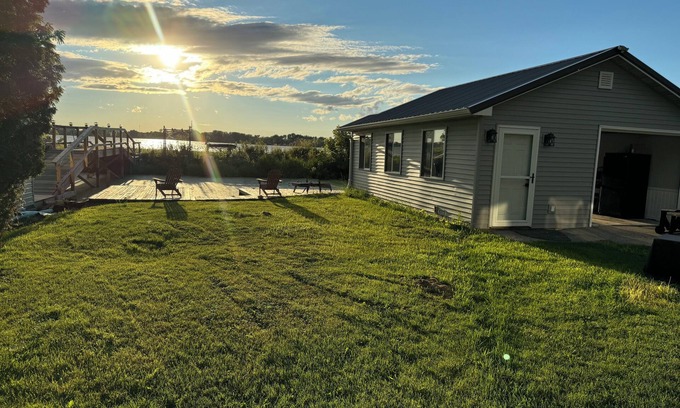 Butte Des Morts House | Charming 3-bedroom lake house between Oshkosh and Omro