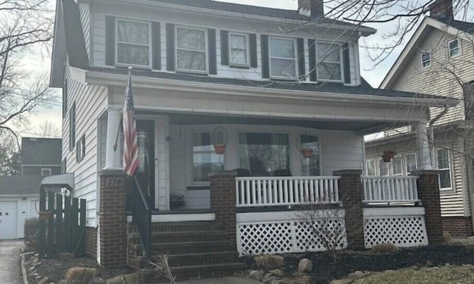 Cleveland House | Charming 3-Bedroom Pet-Friendly Home by Lake Erie