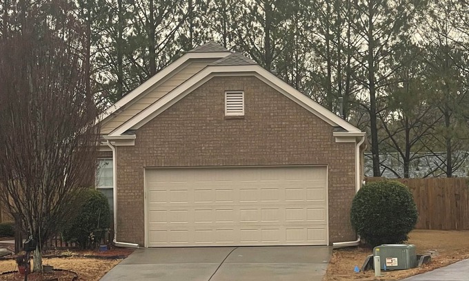 LaGrange House | Charming 3-bedroom Urban Haven