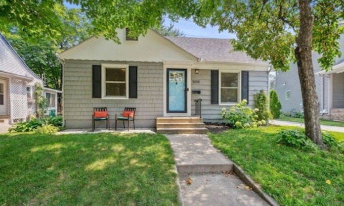 St. Louis Park House | Charming 3-bedroom house in Saint Louis Park, Family Friendly and Pet Friendly!