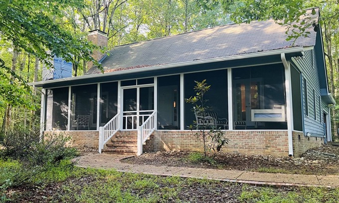 Clifftops House | Charming 3 BR, 2 Bath cabin located in quiet Clifftops and close to Sewanee