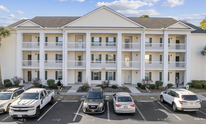 Waterford Plantation Apartment | Charming 3 BR Condo Close to Coastal University!
