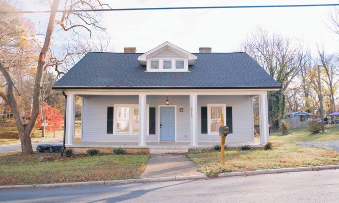 Graham House | Charming 3BR/2BA Sleeps 6 in Graham, NC has everything you need!