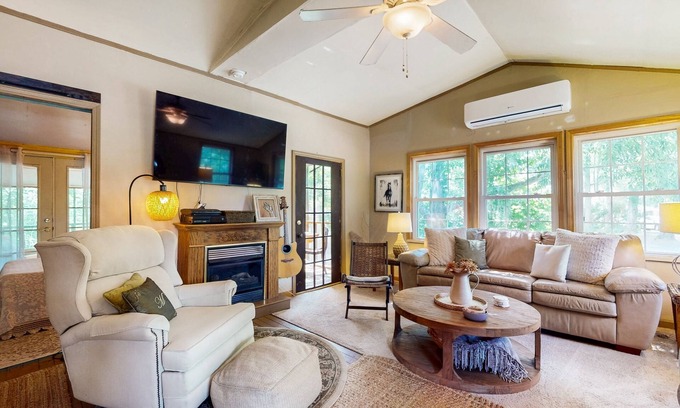 Lake Junaluska Cottage | Charming 3BR Cottage with Full Kitchen, WIFI and Access to community amenities