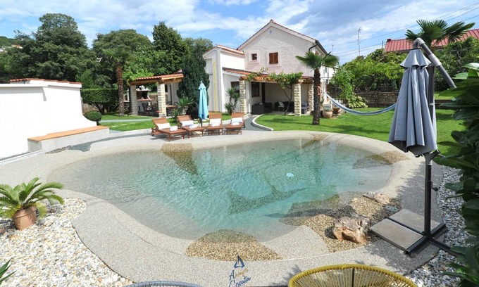 Zurkovo Villa | Charming 3BR Villa for 6 with Pool near the Beach