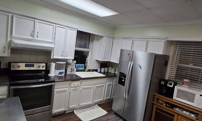 Akron House | Charming 4-Bed, 1.5-Bath Home in Central Akron