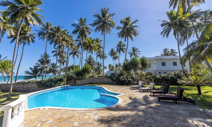 Las Canas Villa | Charming 4-bedroom villa with WiFi and AC in amazing Gaspar Hernández