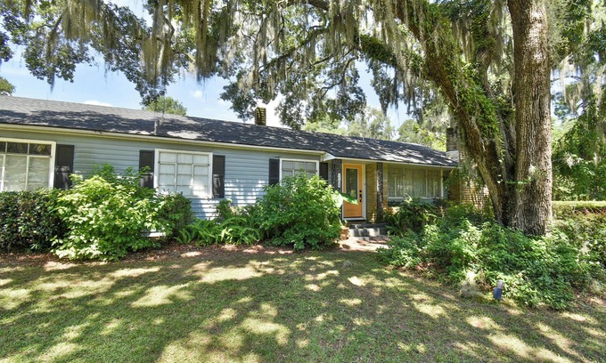 Mossy Oaks House | Charming 4-bedroom house close to Parris Island and downtown Beaufort