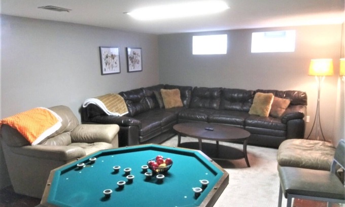 Brooklyn House | Charming 4-bedroom house in delightful Brooklyn with WiFi, AC