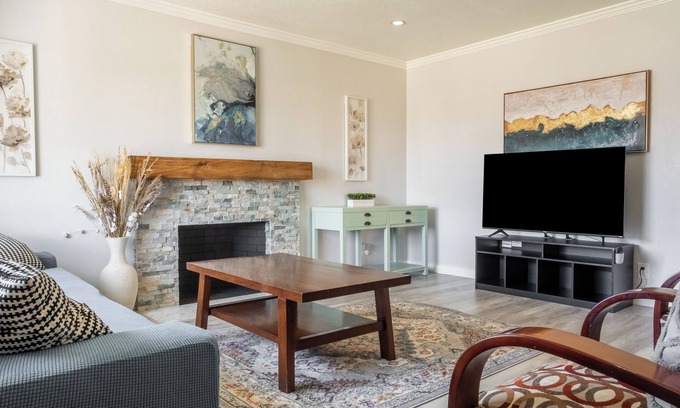 Branham - Jarvis House | Charming 4-bedroom house with WiFi, AC in delightful San Jose