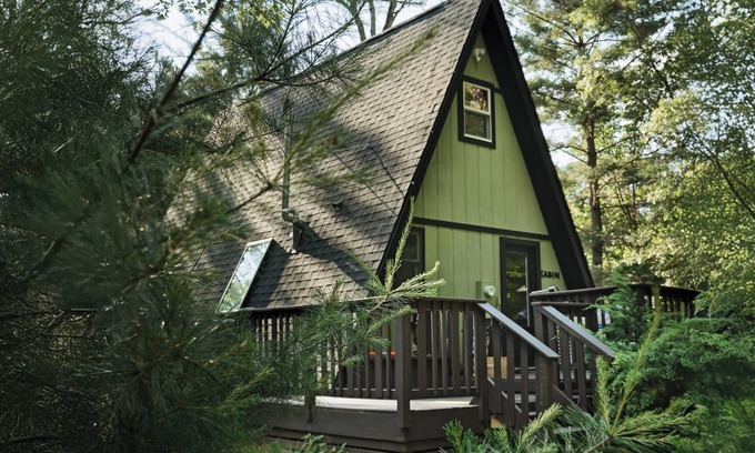 Friendship Cottage | Charming A-Frame Cottage, HOT TUB, Fire Pit, Near GOLF & Lakes, 35min to Dells!