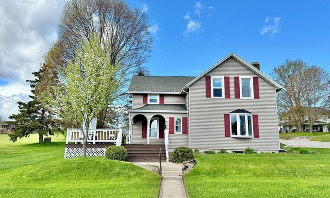 Algoma House | Charming Algoma house, close to winery, brewery, shopping, dining, & recreation.