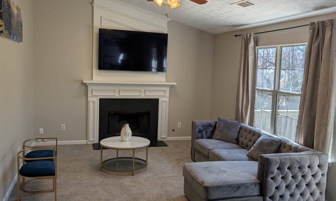 Conley House | Charming and Peaceful 3-bed 2.5 bath home in Conley, GA