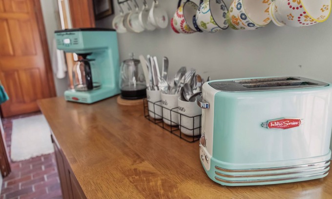 Franklin Cottage | Charming and Quaint Retreat on Taunton Bay