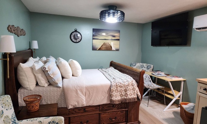 Near South Cottage | Charming and quiet queen suite hidden in near south neighborhood in Lincoln.