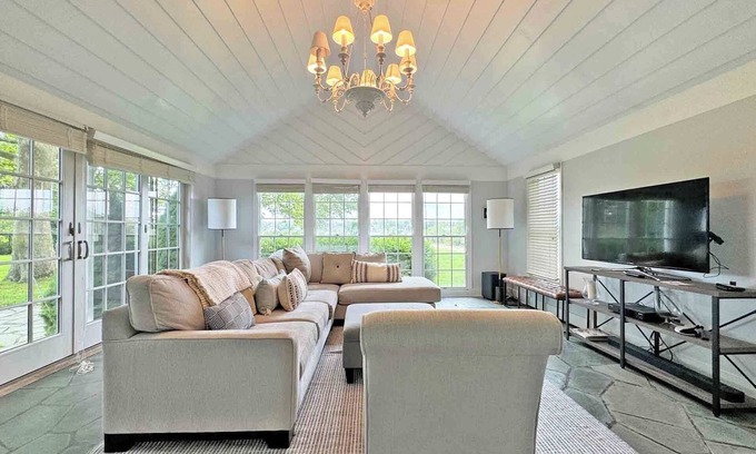 Quogue Cottage | Charming and Serene Waterfront 2-bedroom Cottage in Quogue