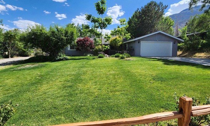 Bishop House | Charming and spacious 3-bedroom vacation home in delightful Bishop