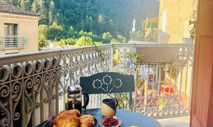 Chatillon-en-Diois Apartment | Charming apartment in the heart of the village Balcony with mountain view